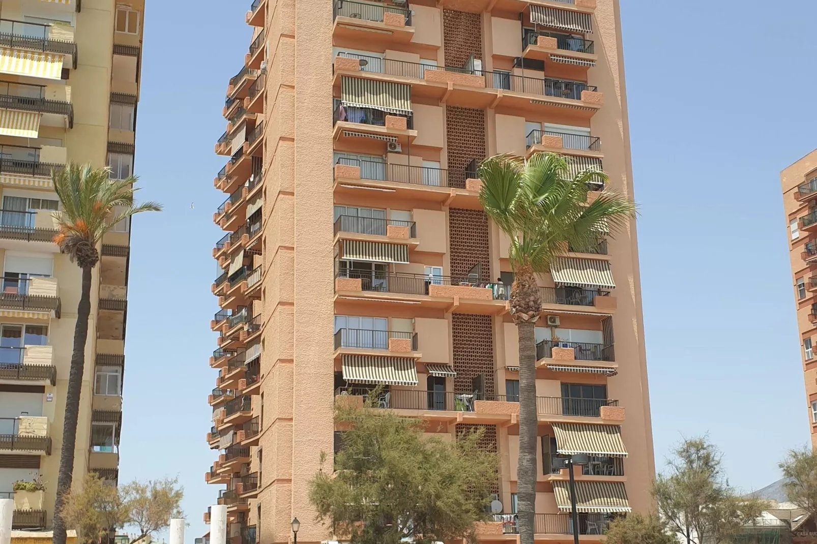 Sky-High Seaside Fuengirola Flat-Buitenkant zomer