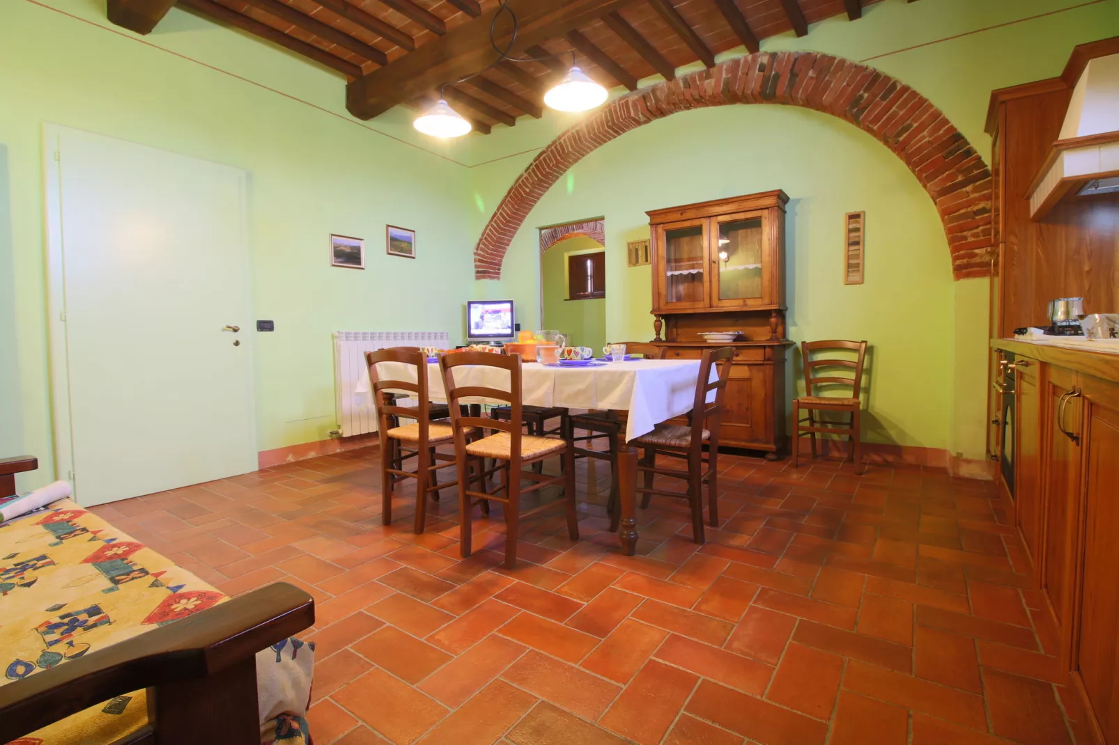 Landelijk appartement in Montepulciano met een zwembad-Eetkamer