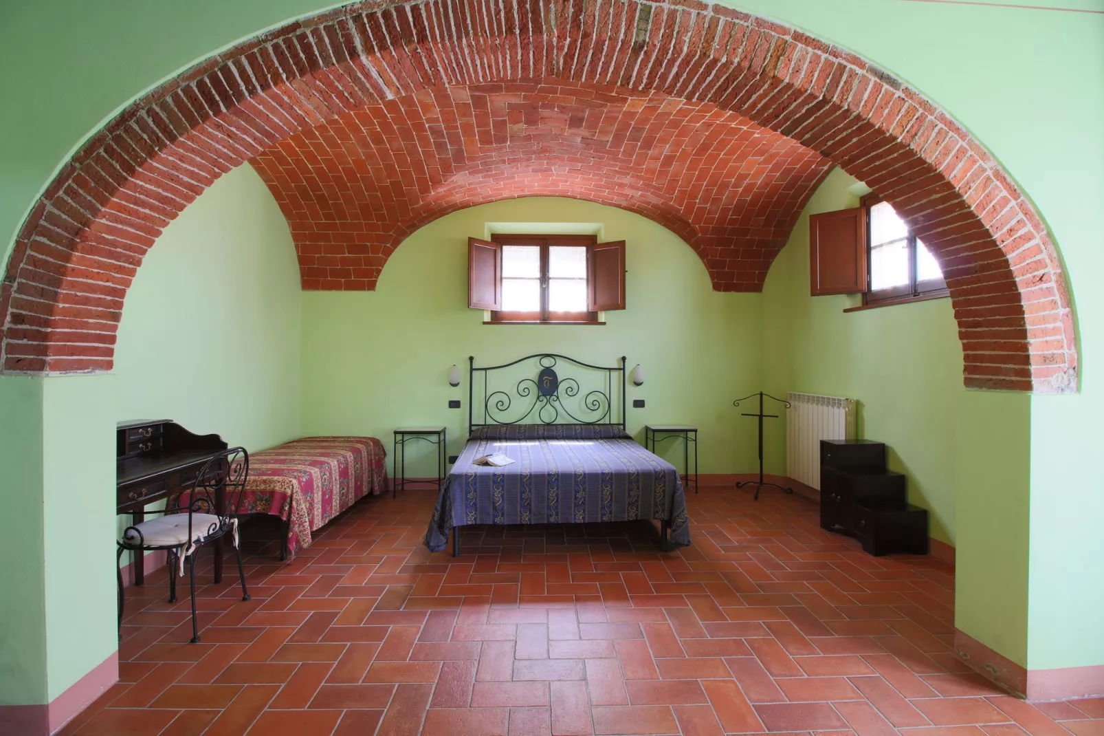 Landelijk appartement in Montepulciano met een zwembad-Slaapkamer