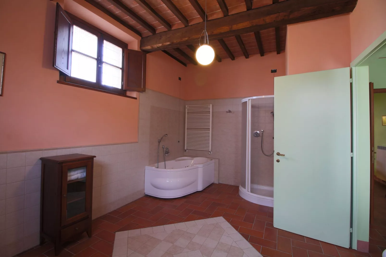 Landelijk appartement in Montepulciano met een zwembad-Badkamer