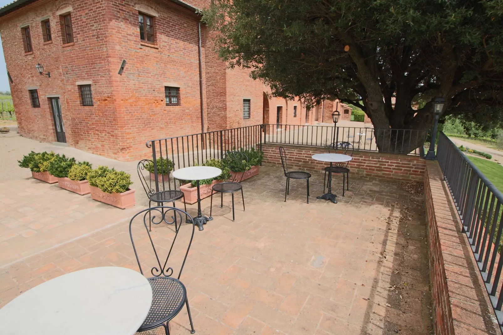 Landelijk appartement in Montepulciano met een zwembad-Terrasbalkon