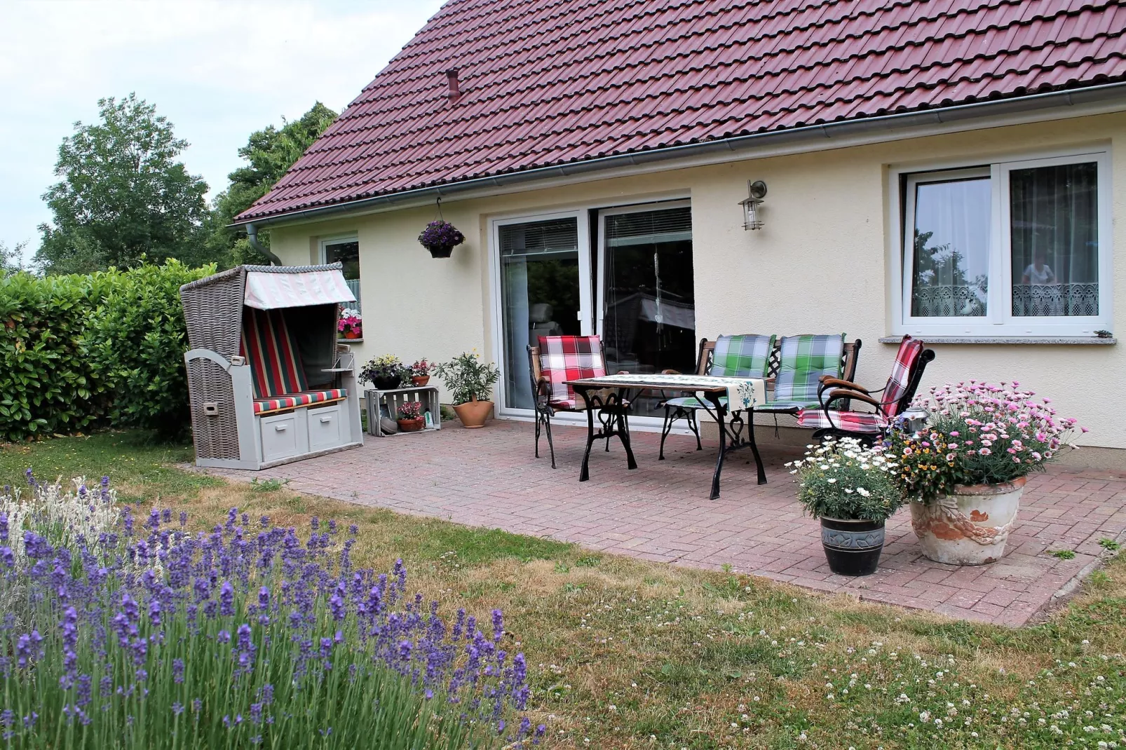 Hohenkirchen mit Garten Terrasse und Strandkorb