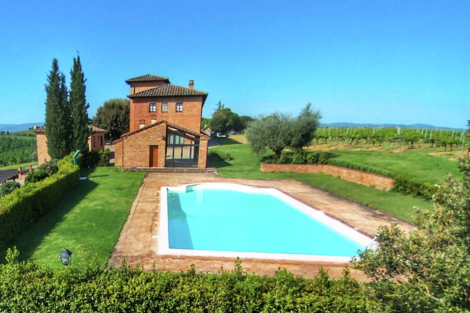 Sfeervol appartement in Montepulciano met zwembad-Buitenkant zomer