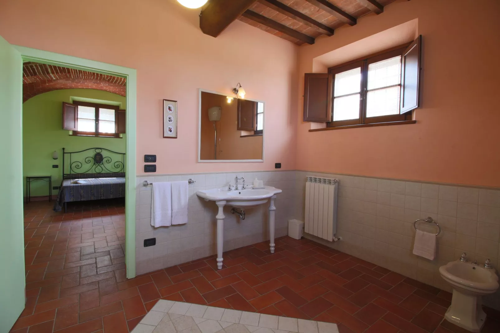 Fijn appartement in Montepulciano met zwembad-Badkamer