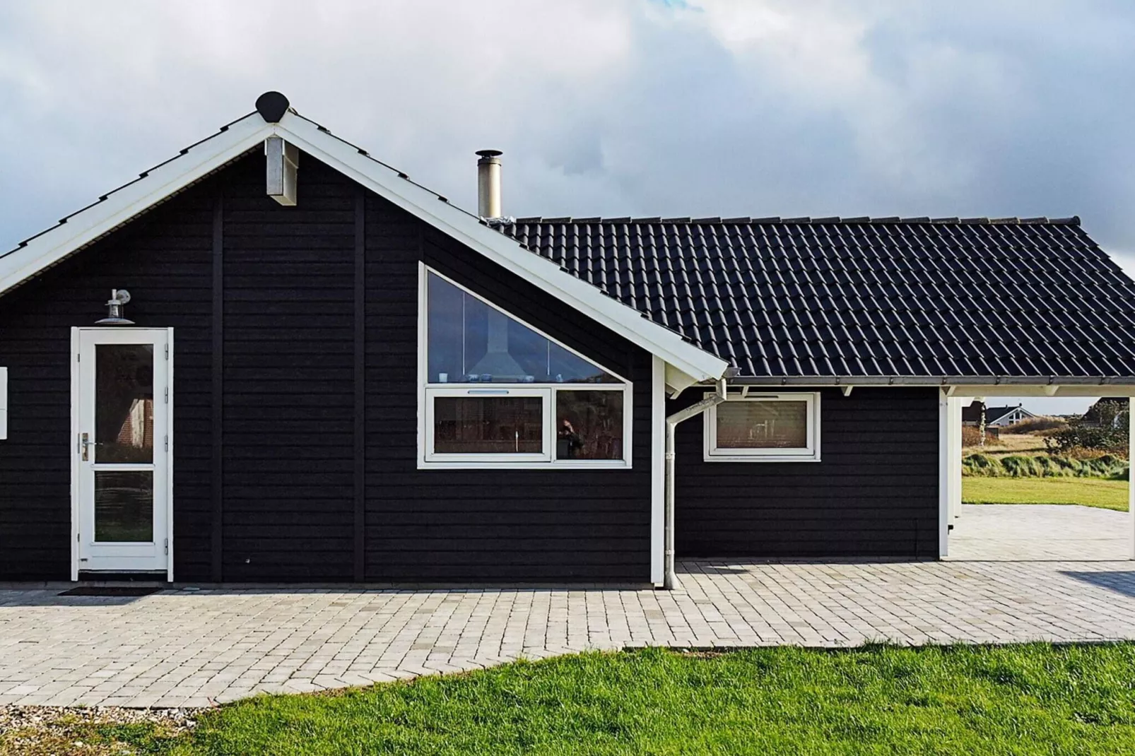 Ruim vskantiehuis in Jutland in de buurt van het strand-Buitenlucht