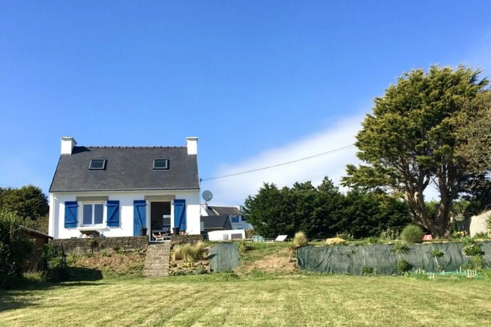 Ferienhaus mit Meerblick Roscanvel-Buitenkant zomer