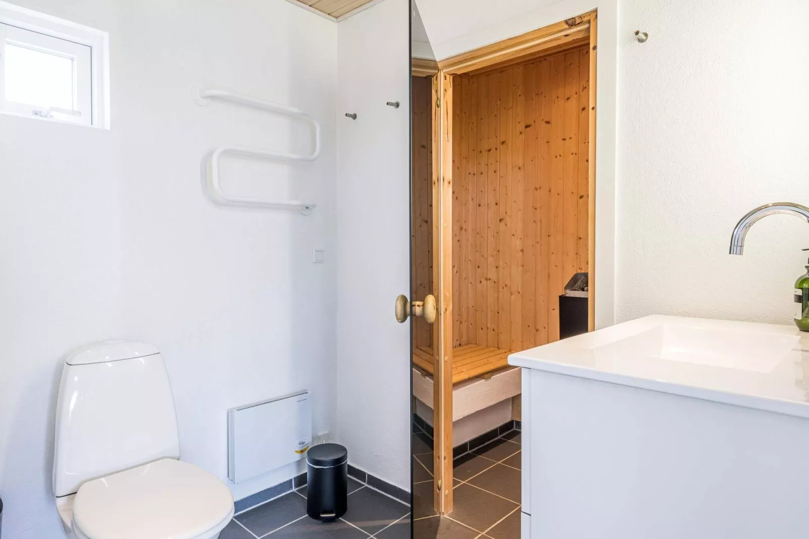 4 persoons vakantie huis op een vakantie park in Henne-Binnen