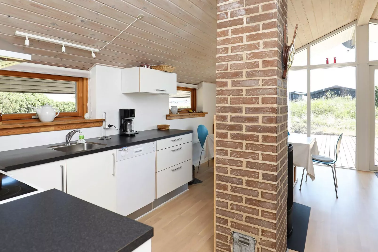 Comfortabel vakantiehuis in Ringkobing met open terras-Binnen