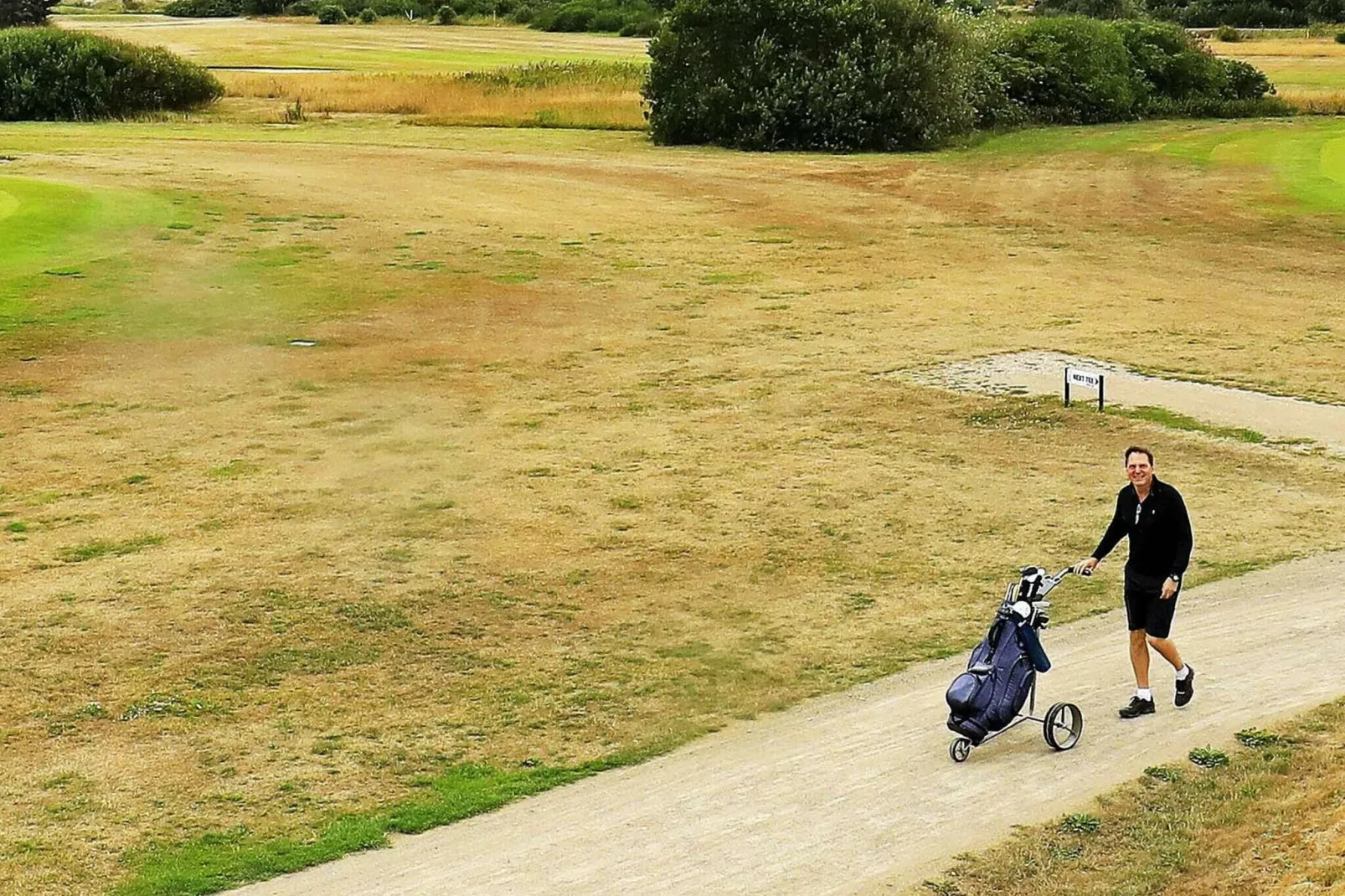 Fijn vakantiehuis in Ringkøbing met een bubbelbad-Buitenlucht