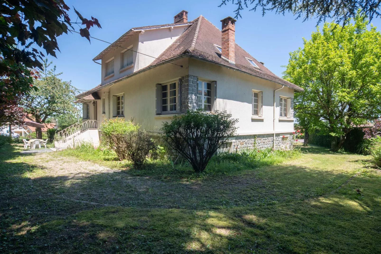 Maison de Vacances Payzac-Buitenkant zomer