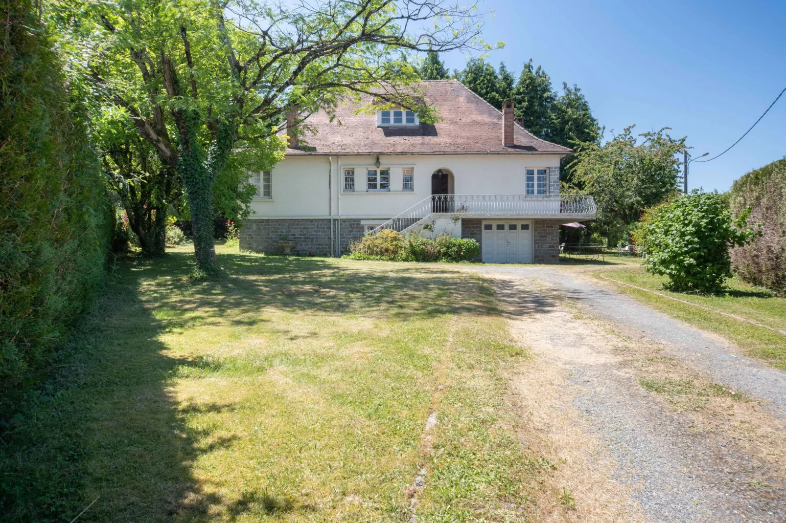 Maison de Vacances Payzac-Buitenkant zomer