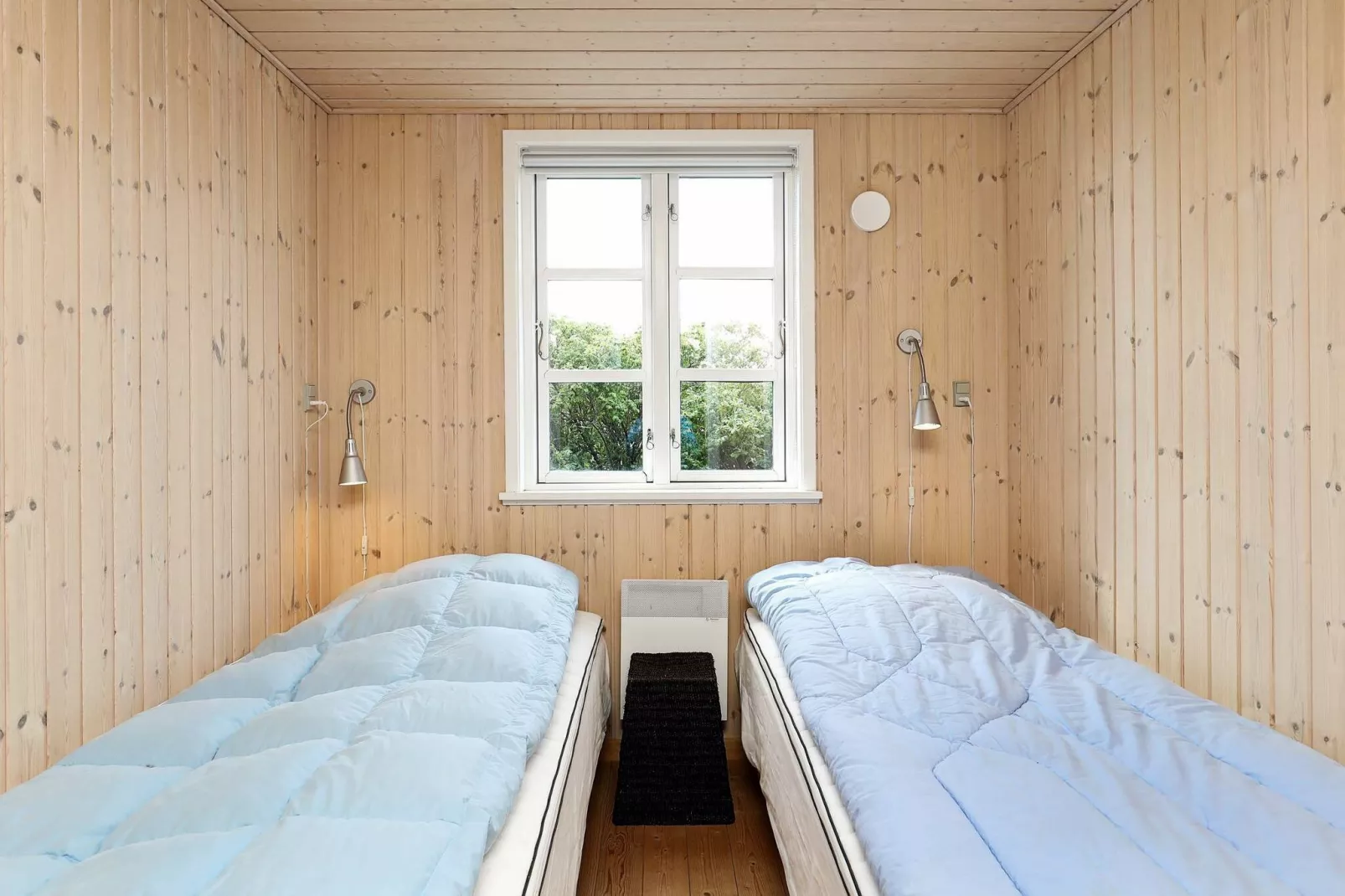 Fijn vakantiehuis in Ringkøbing met een bubbelbad-Binnen