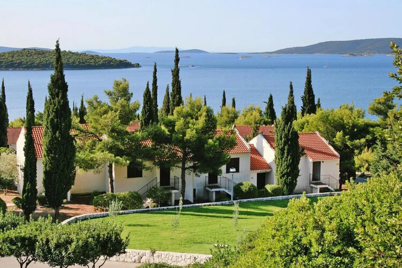 Apartments Medena Trogir - Seget Donji - B 4plus1 Superior Seaside-Waterzicht