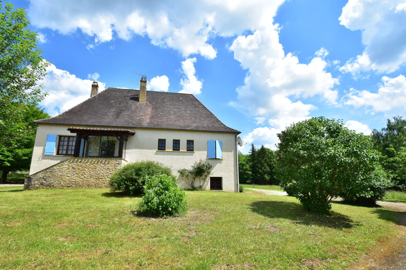 Maison de vacances Villefranche du Périgord Labardamier-Buitenkant zomer