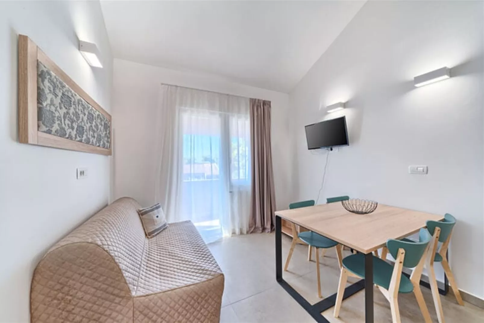 Apartments Medena Trogir - Seget Donji - B2plus2 Superior Seaside-Woonkamer