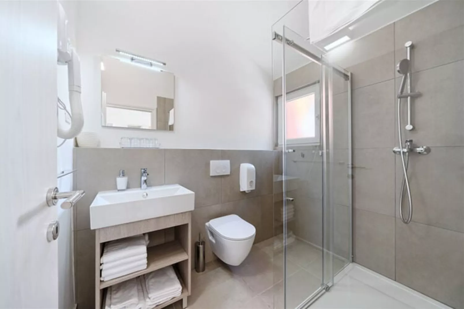 Apartments Medena Trogir - Seget Donji - B 4plus1 Superior Seaside-Badkamer