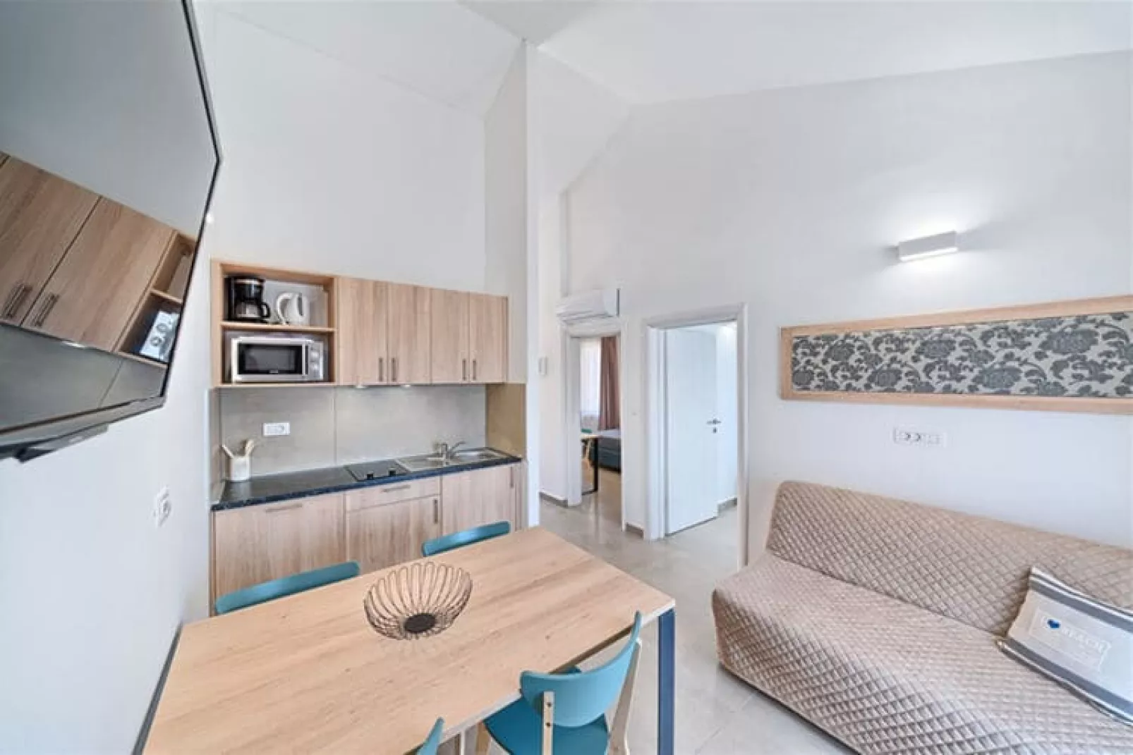Apartments Medena Trogir - Seget Donji - B2plus2 Superior Seaside-Eetkamer