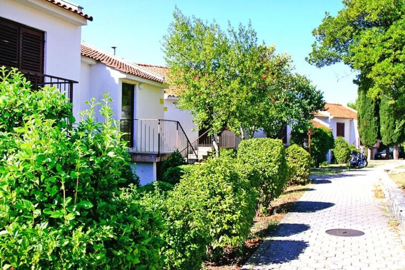 Apartments Medena Trogir - Seget Donji - B 4plus1 Superior Seaside-Buitenkant zomer