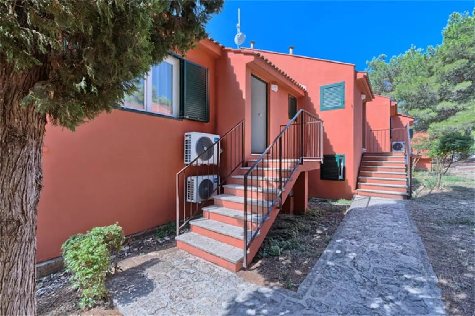 Apartments Medena Trogir - Seget Donji - B 4plus1 Superior Seaside-Buitenkant zomer