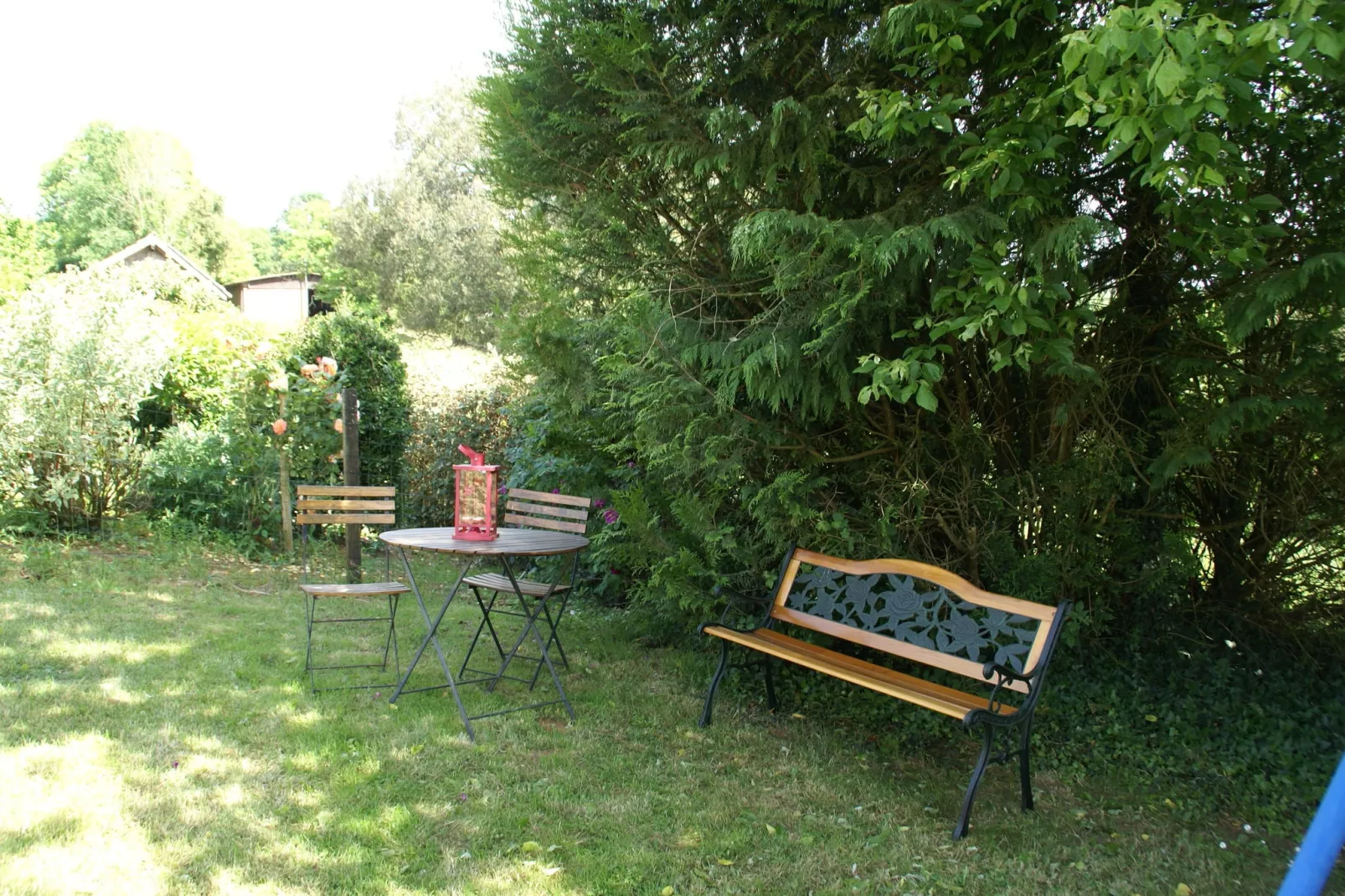 Maison de vacances Besse L Aiguillou-Tuinen zomer