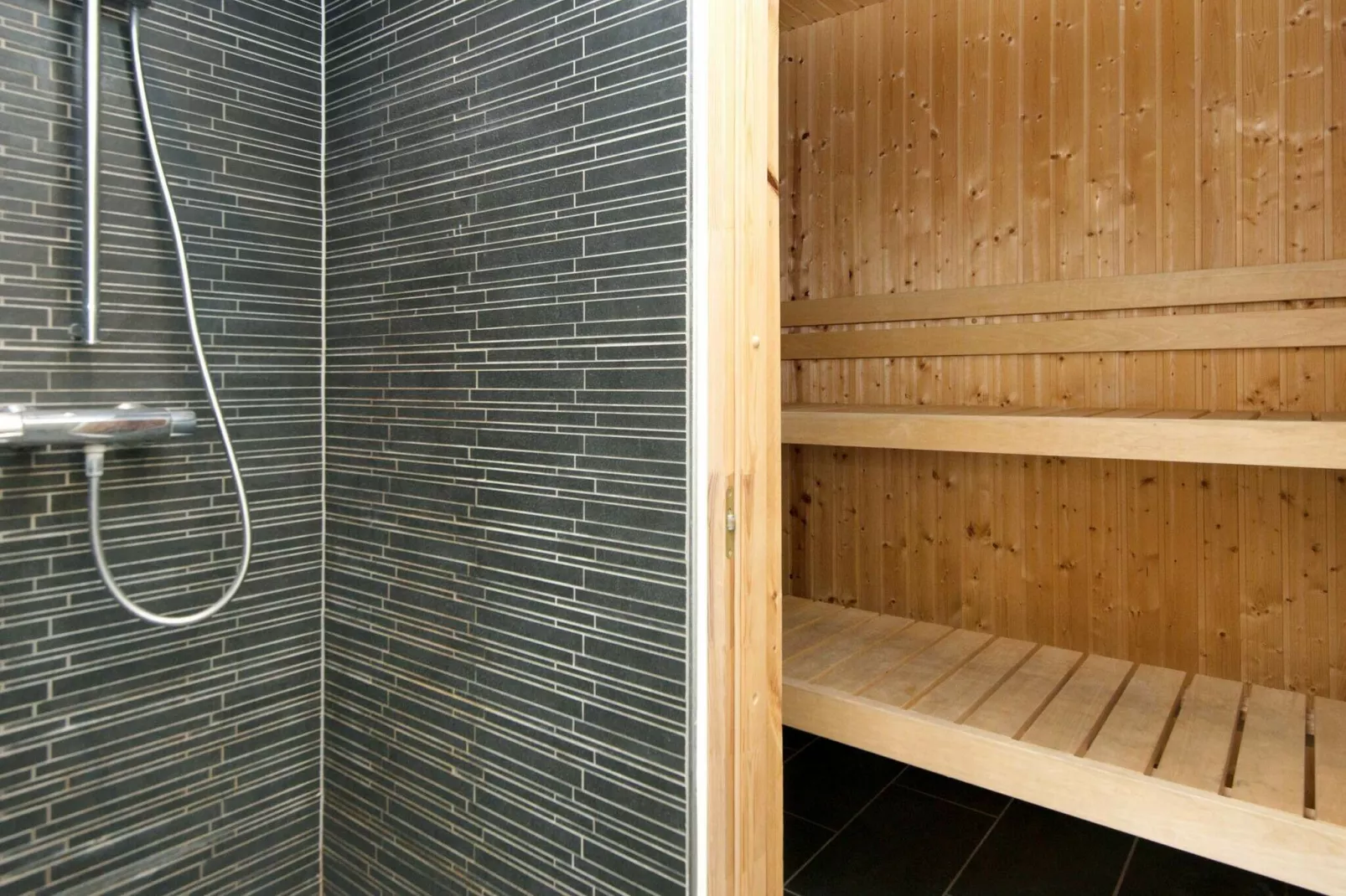 Luxe vakantiehuis in Sydals met faciliteiten voor kinderen-Sauna