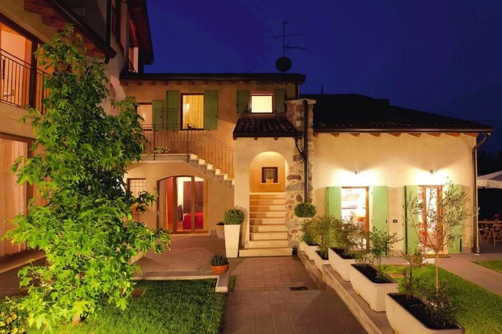 Residence La Casa del Nonno, Monzambano-bilo 2 pax-Buitenkant zomer