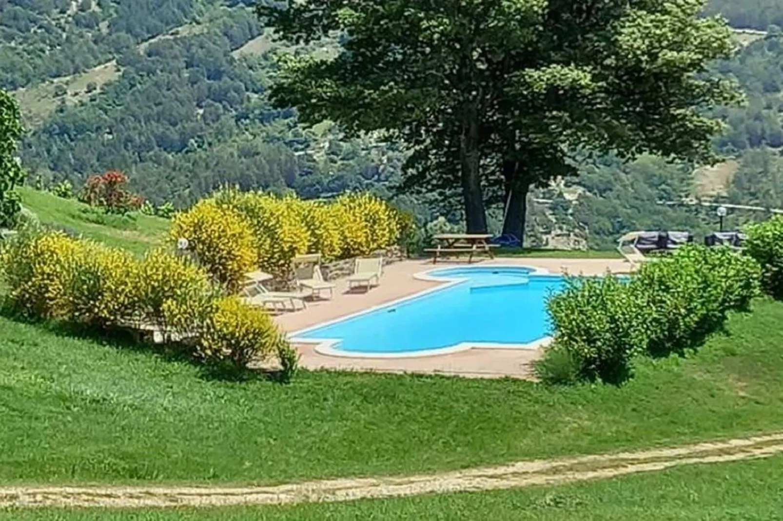 Cà Quattrocchi-Buitenkant zomer
