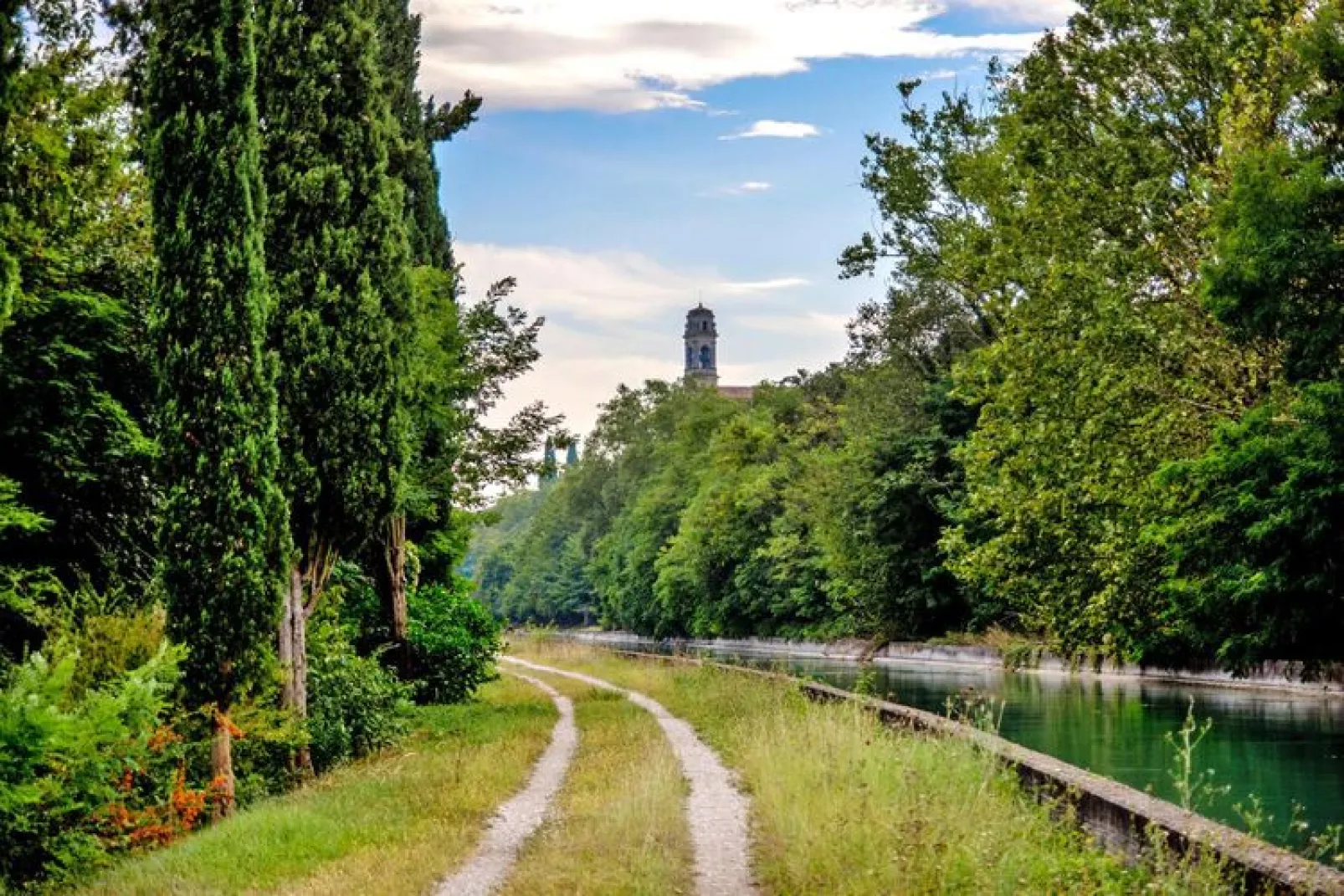 Residence La Casa del Nonno, Monzambano-bilo 3 pax-Tuinen zomer