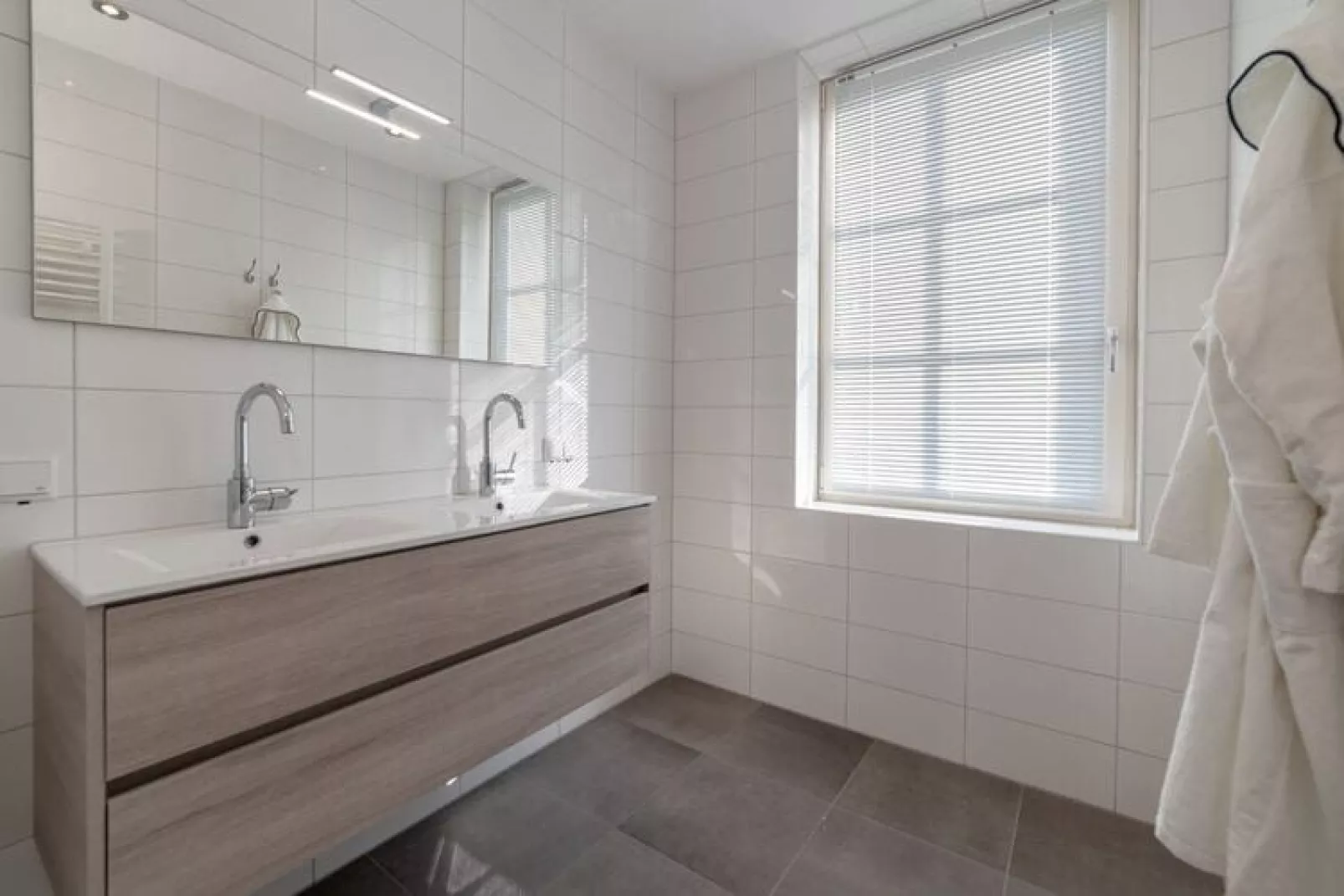 Zeeuwse Parel luxe Appartement 4 pers 2 bdk-Badkamer