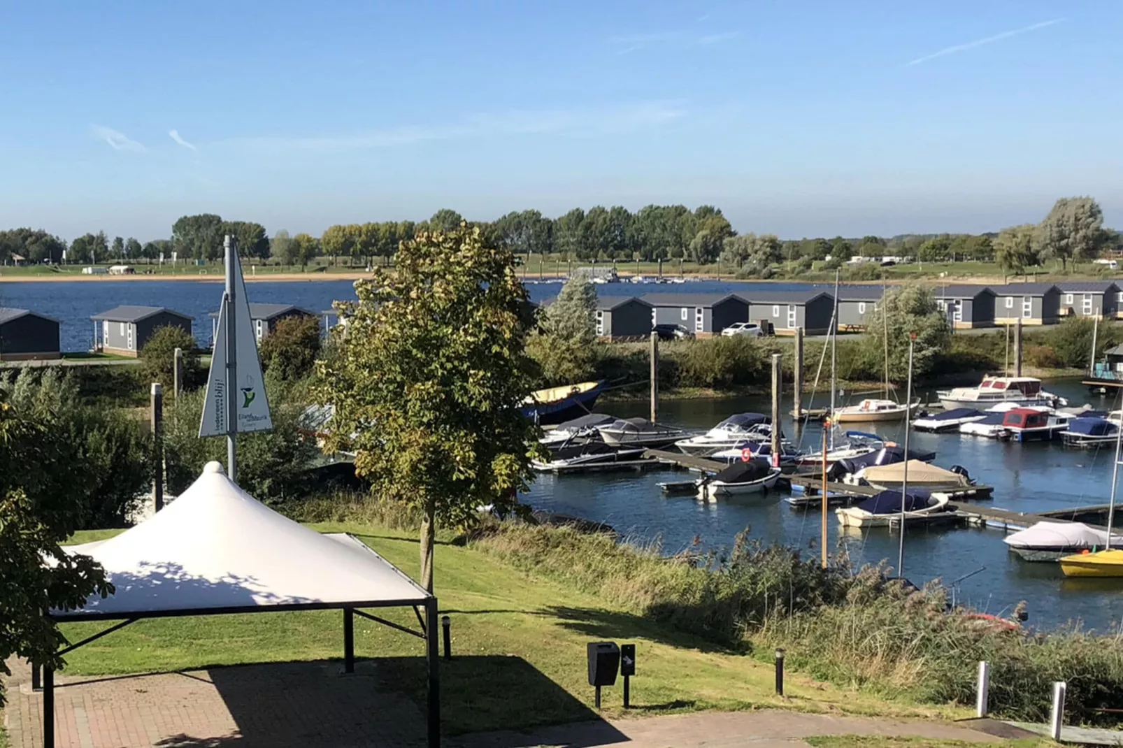 Vakantiepark Eiland van Maurik 6-Uitzicht zomer