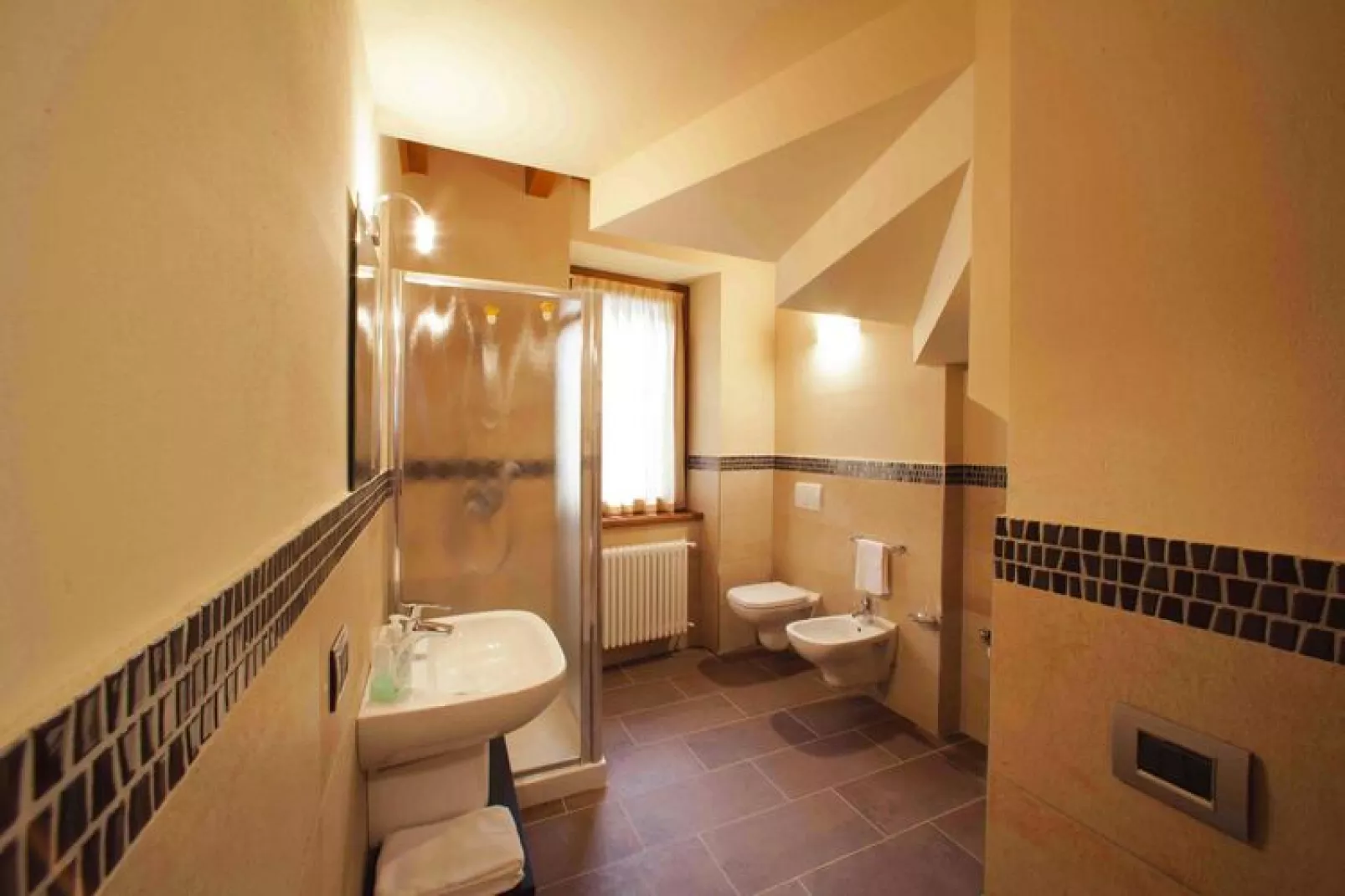 Residence La Casa del Nonno, Monzambano-trilo 6 pax-Badkamer