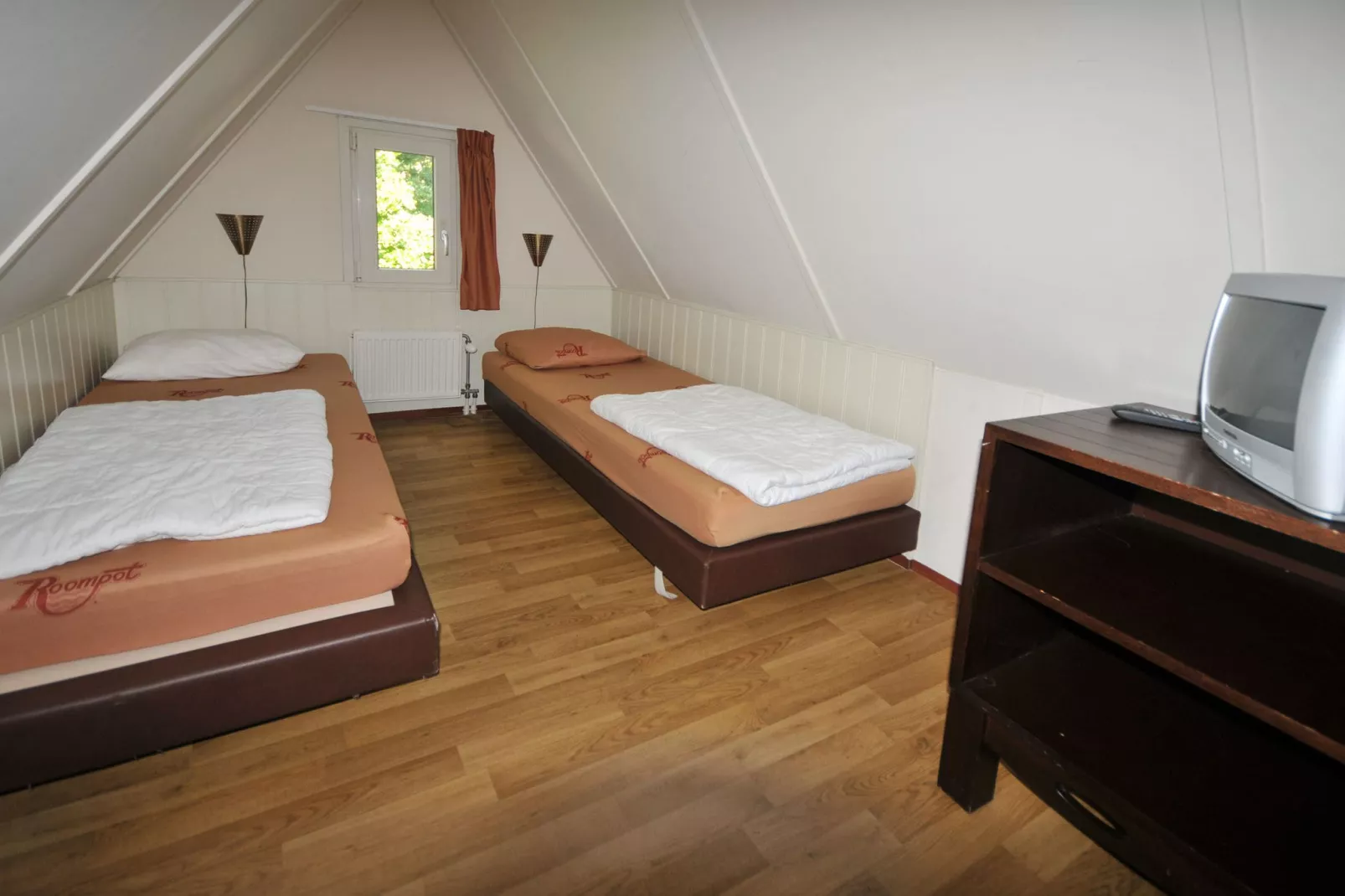 Vakantiepark de Katjeskelder 8-Slaapkamer