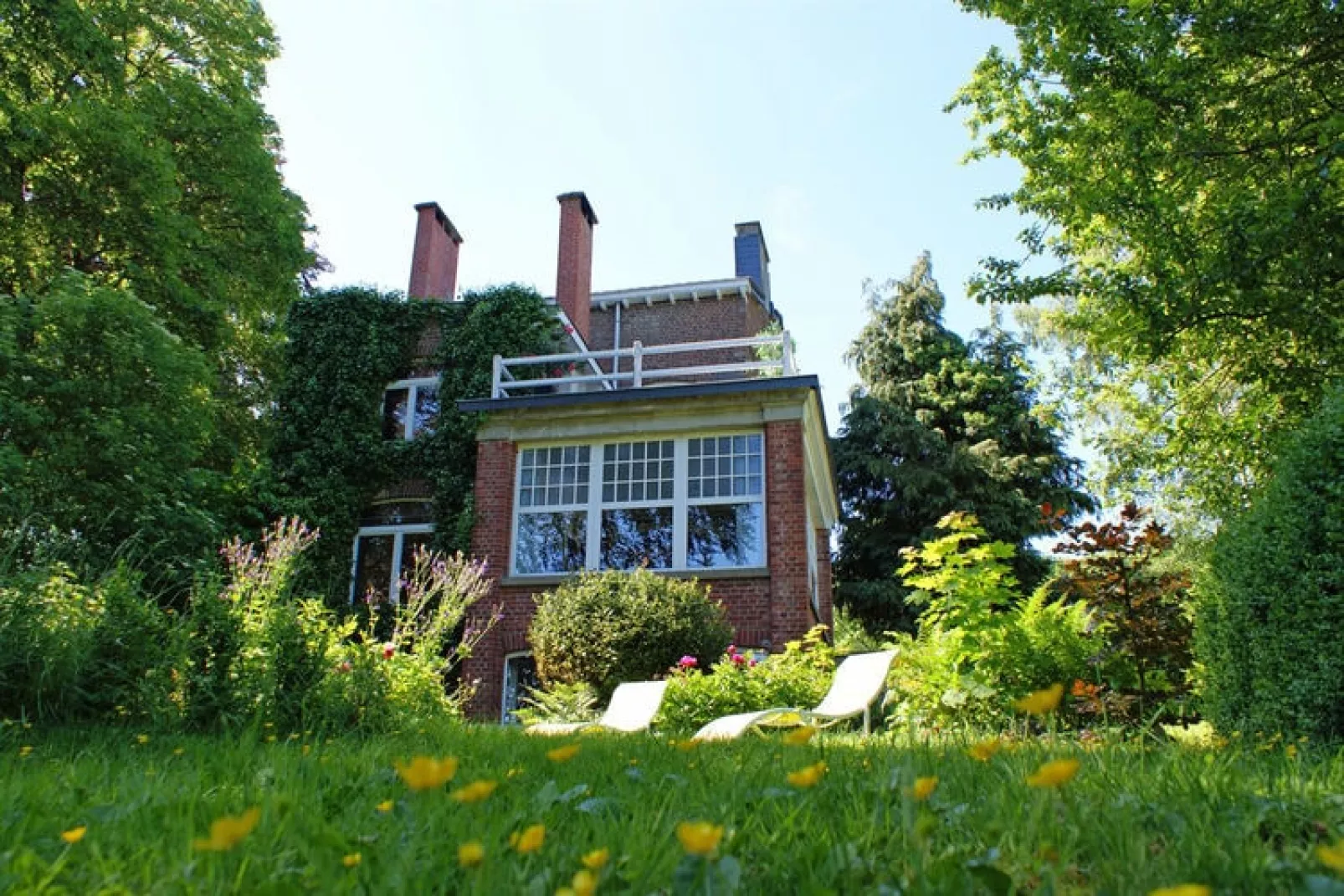 La Villa Louise 2-Buitenkant zomer