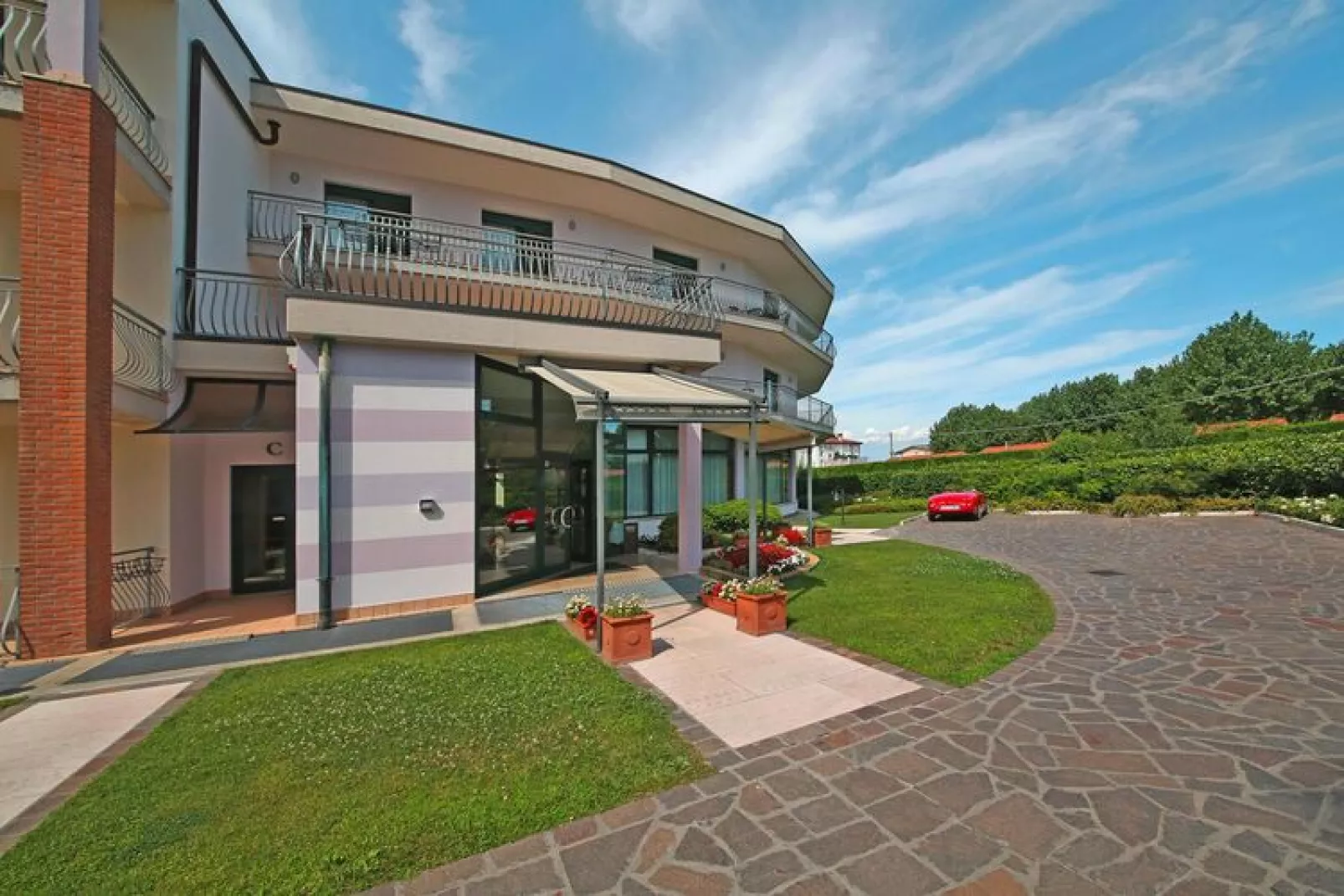 Residence Nettuno, Peschiera-bilo-Buitenkant zomer