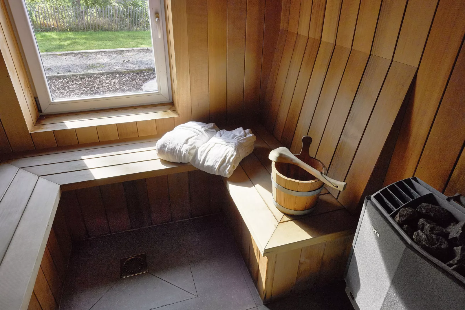 The Wood-Stone Cottage-Wellness