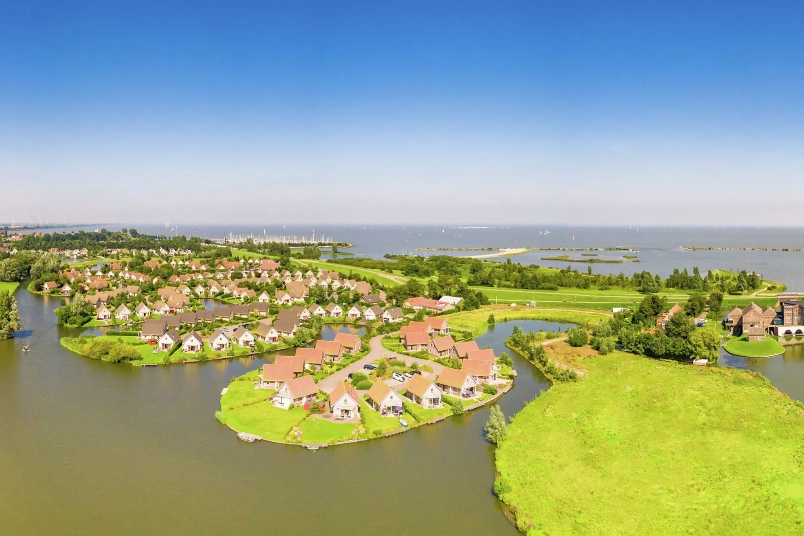 Resort Ijsselmeer 3-Buitenkant zomer