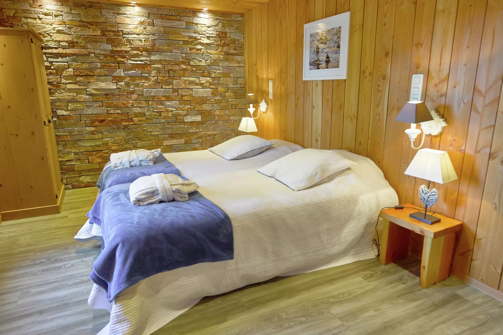 The Wood-Stone Cottage-Slaapkamer