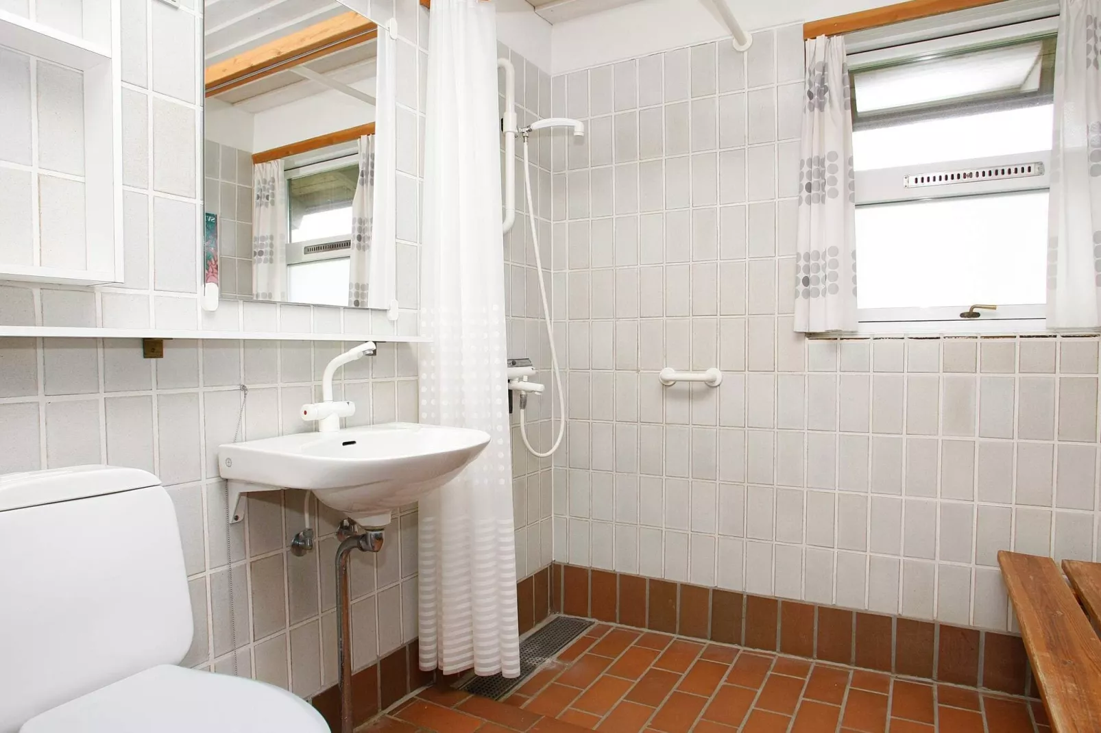 C-3 room,2 bathrooms-Binnen