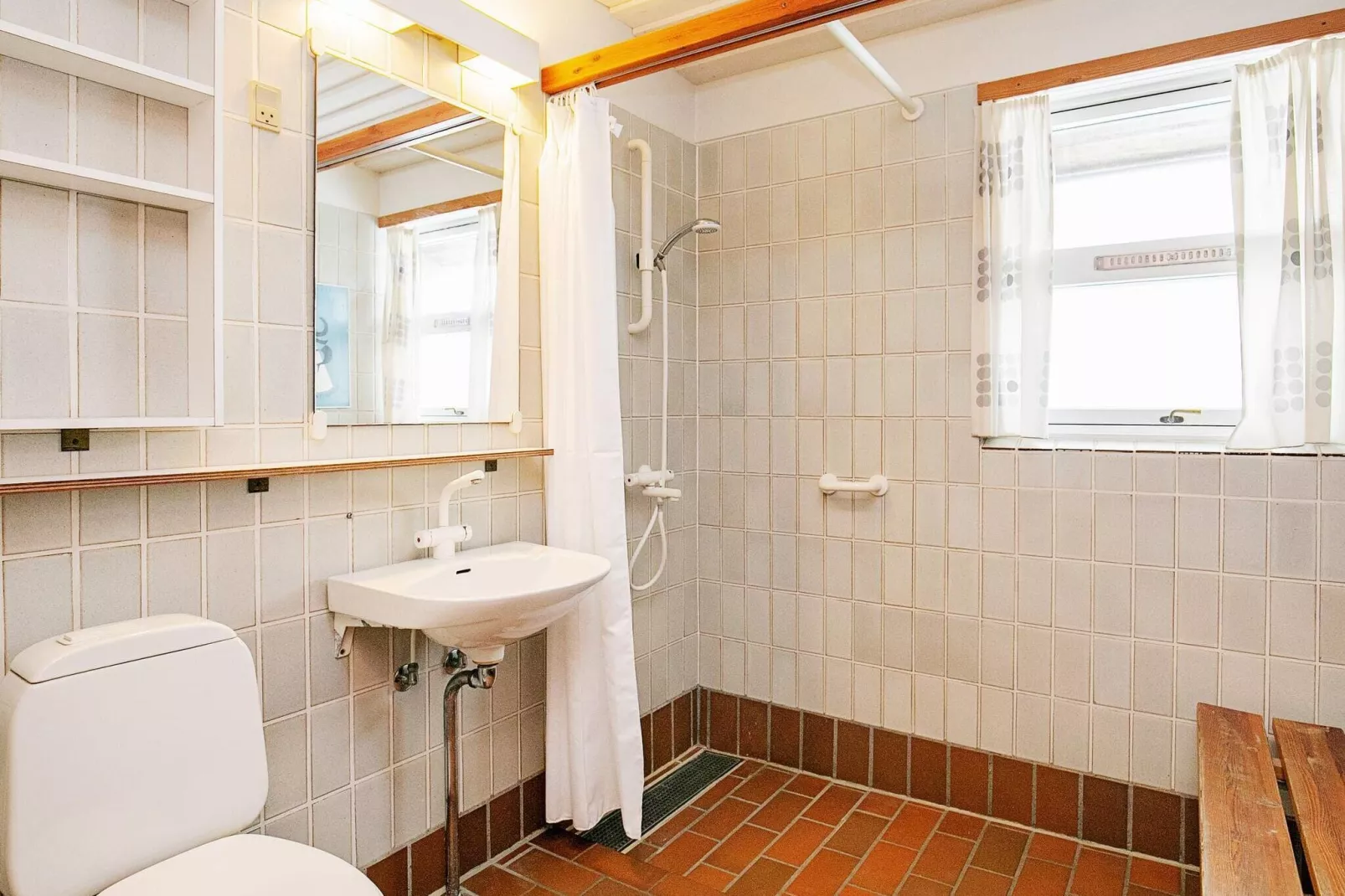 C-3 room,2 bathrooms-Binnen