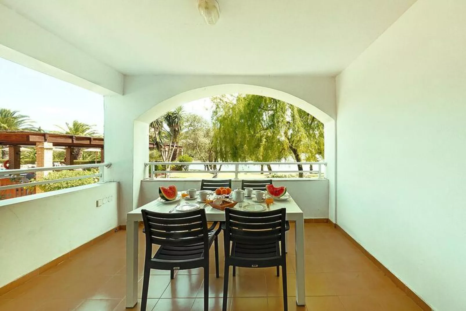 Appartement in Gouvia met een balkon of terras-Terrasbalkon