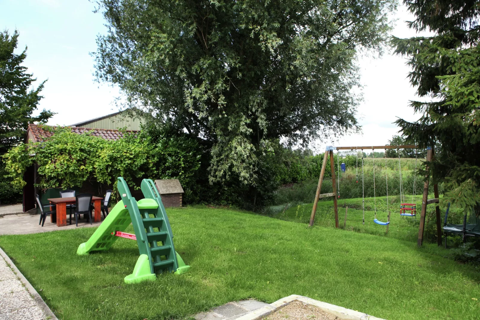 Hoeve Hoogst Tevreden-Tuinen zomer