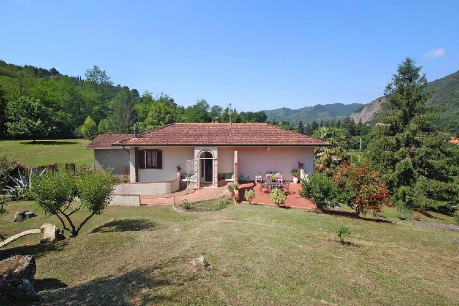 Holiday home Casa Paola Camaiore - Villa Paola-Buitenkant zomer
