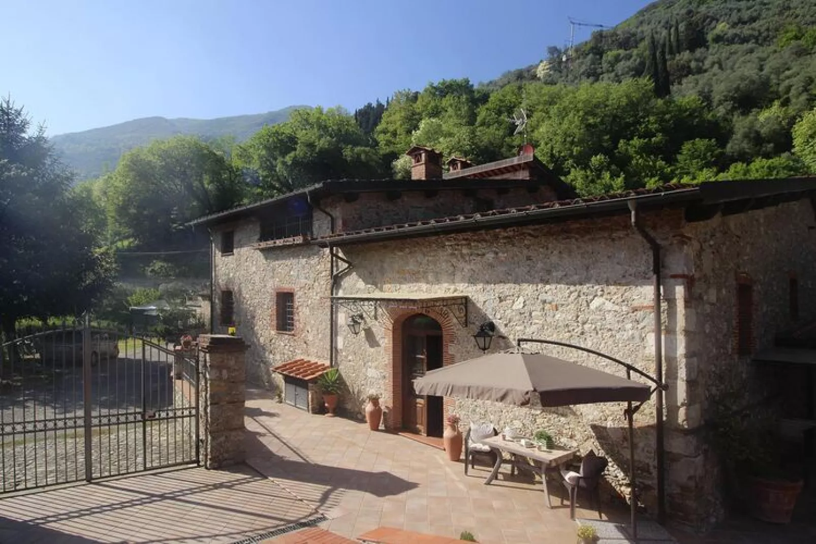 Holiday home Casa Vecchio Frantoio, Camaiore-Lombrici-Casa Vecchio Frantoio-Buitenkant zomer