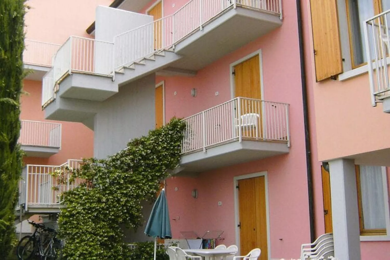 Residence San Carlo, Costermano-bilo classic-Buitenkant zomer