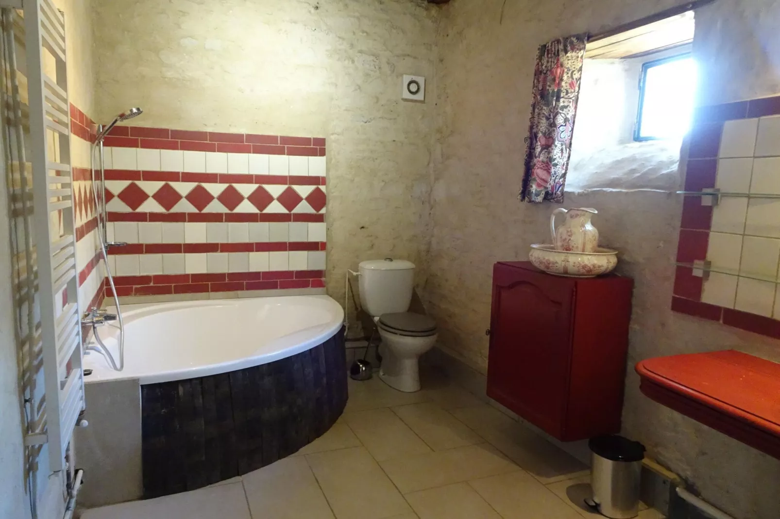 Holiday home in Saint Lô d'Ourville-Badkamer