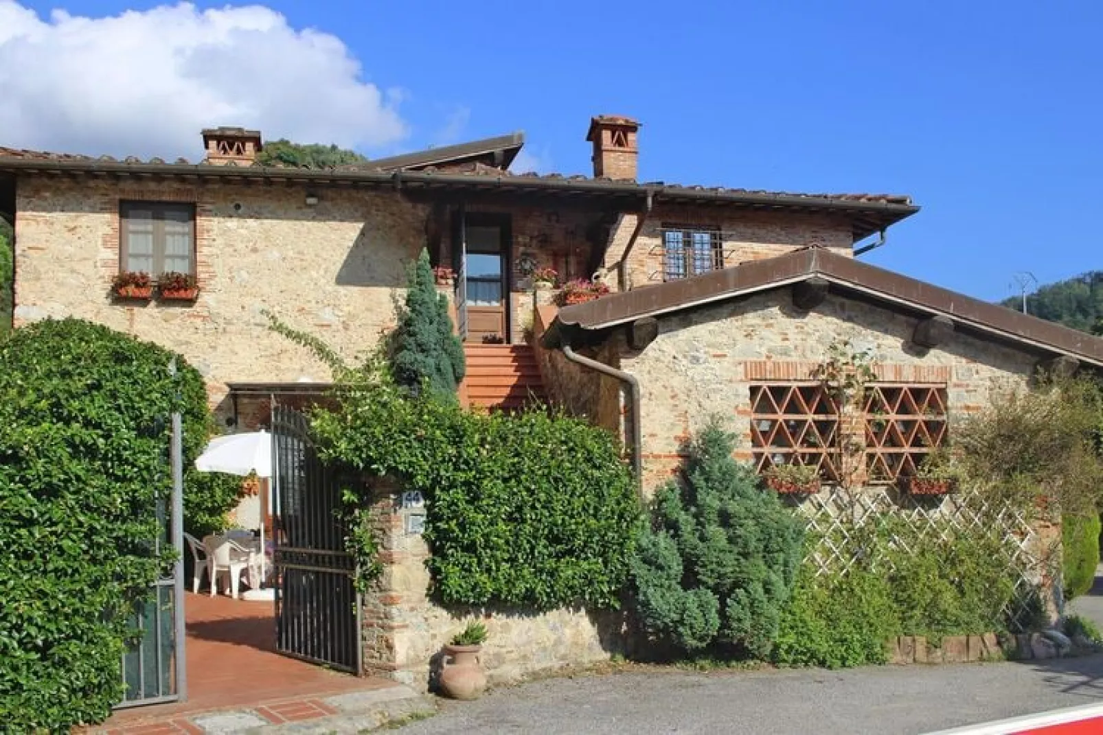 Holiday home Casa Frantoio II Camaiore-Lombrici for 3-4 pax-Casa Frantoio II-Buitenkant zomer
