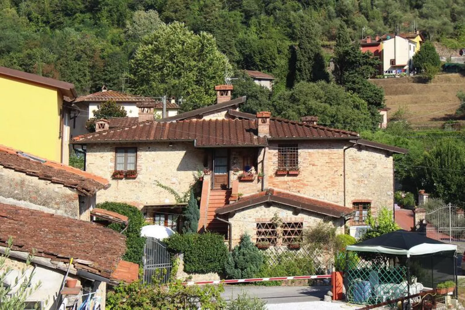 Holiday home Casa Frantoio II Camaiore-Lombrici for 3-4 pax-Casa Frantoio II-Buitenkant zomer