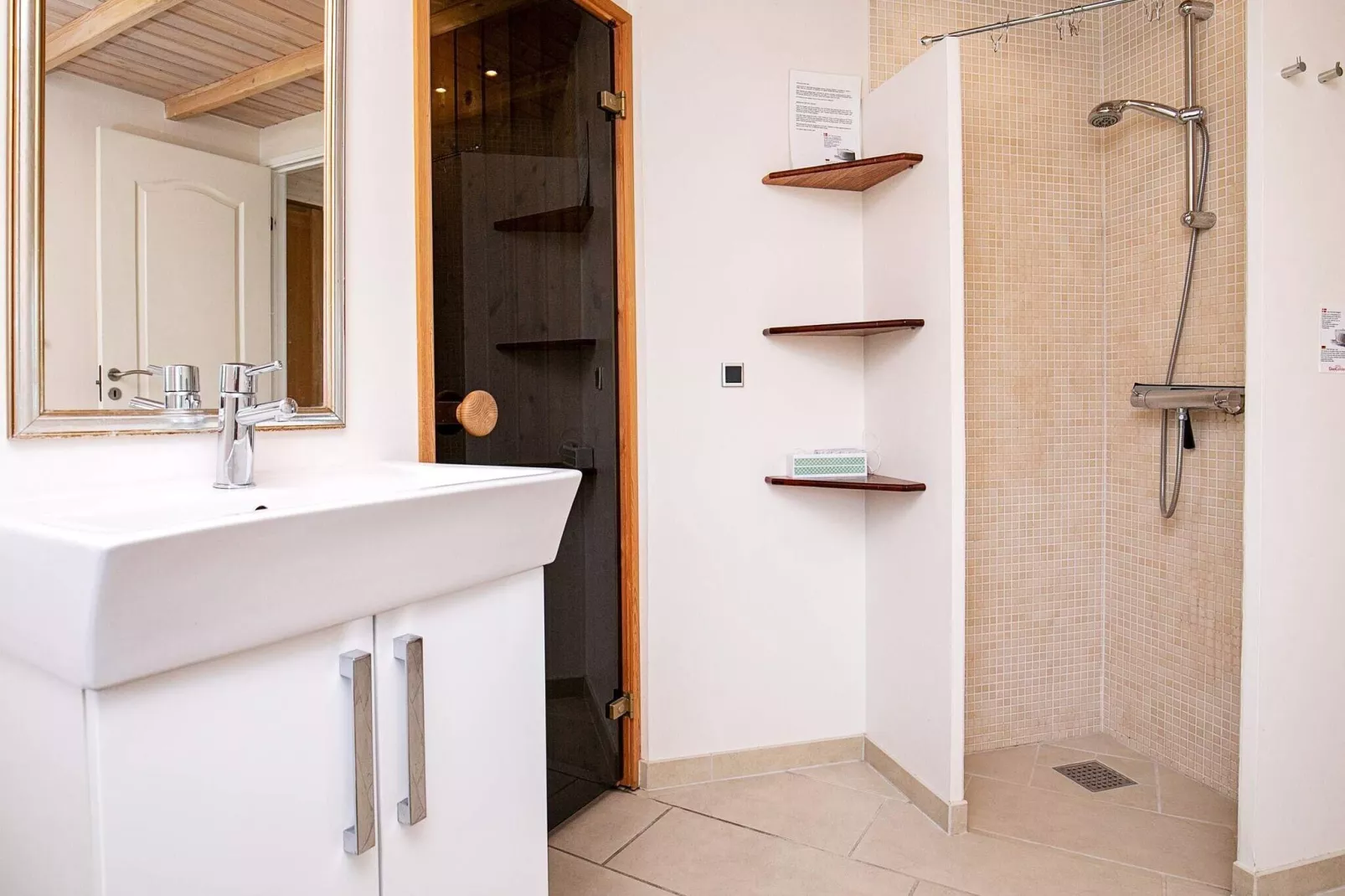 Aantrekkelijk vakantiehuis in Lemvig met een sauna-Binnen