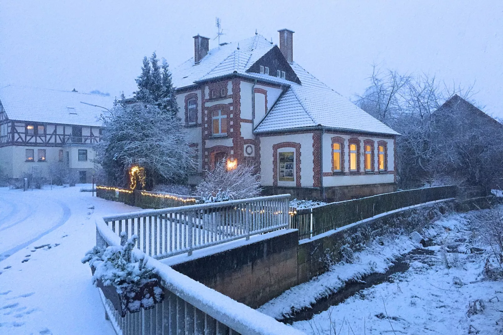 Altes Pfarrhaus & Dorfschule-Exterieur winter