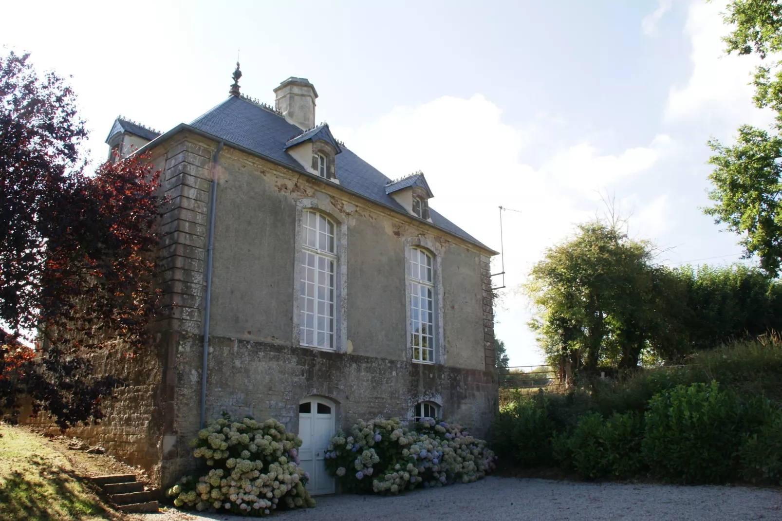 Maison de vacances Valognes-Buitenkant zomer